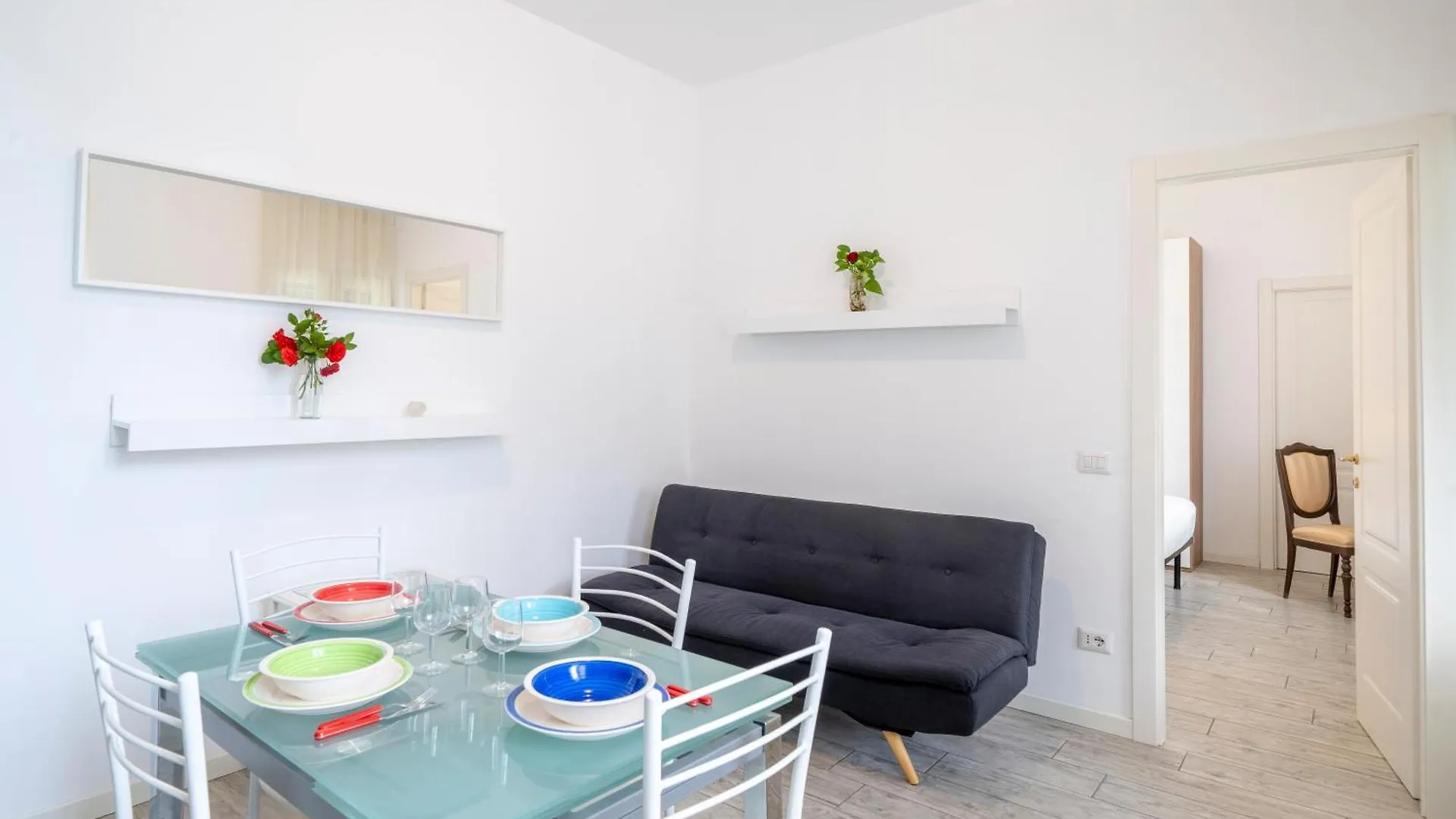 Appartement Duomo 15' - Suite 5' From Station With Wifi And A-C Milaan