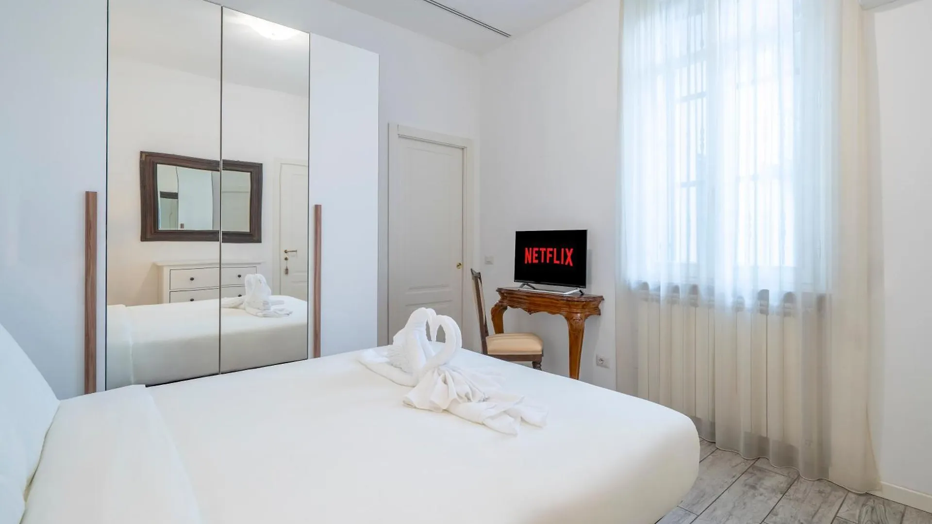 Duomo 15' - Suite 5' From Station With Wifi And A-C Milaan