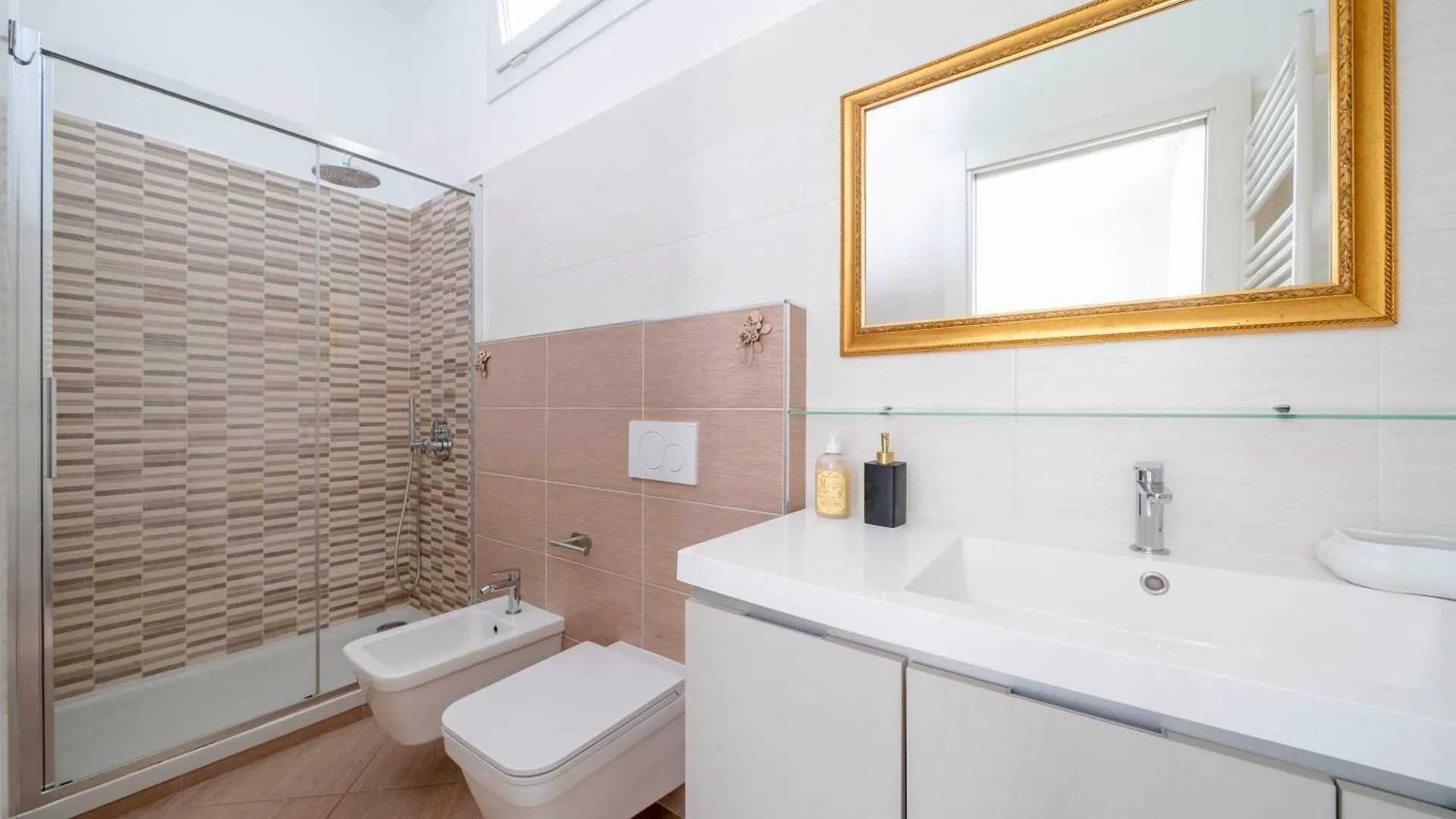 Duomo 15' - Suite 5' From Station With Wifi And A-C Milaan Appartement