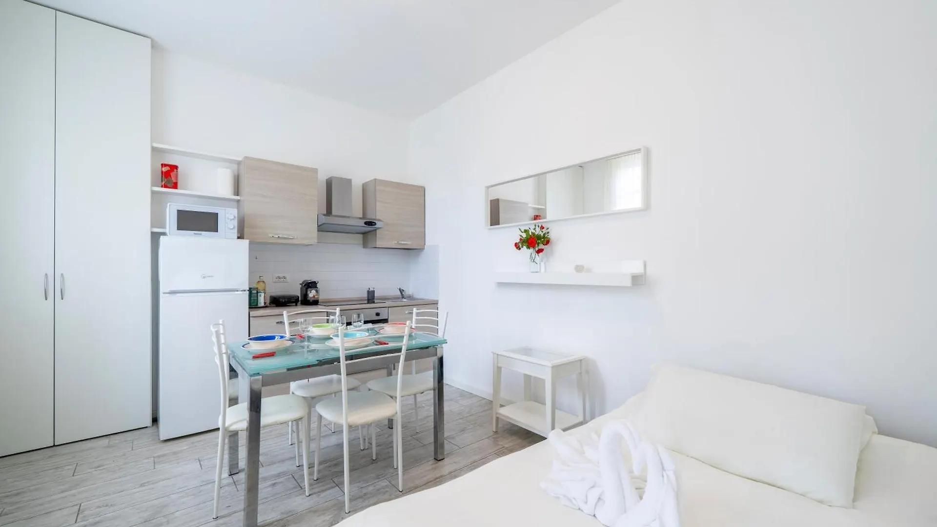 Appartement Duomo 15' - Suite 5' From Station With Wifi And A-C Milaan Italië