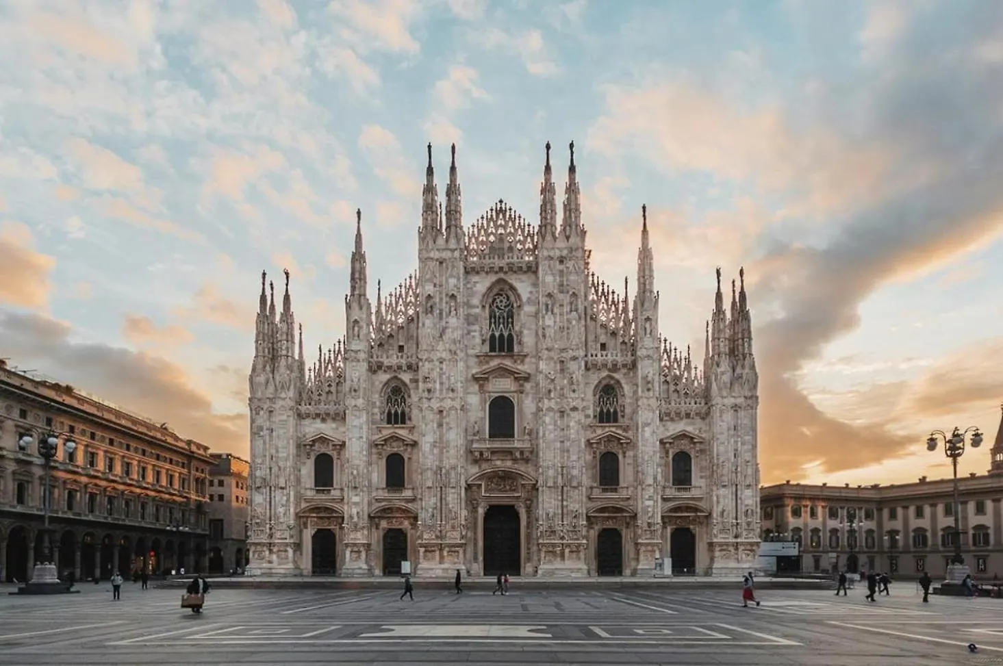 Apartamento Duomo 15' - Suite 5' From Station With Wifi And A-C Milão